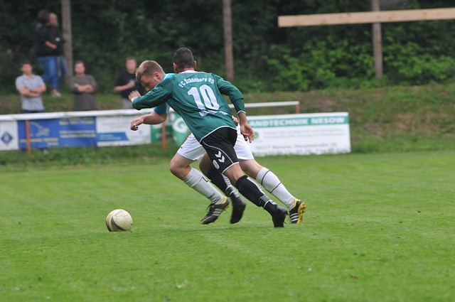 梅西被守门员拿捏，守门员这动作侮辱性极强，梅西吊射被门将单手捏住，这下给煤老板整懵了.